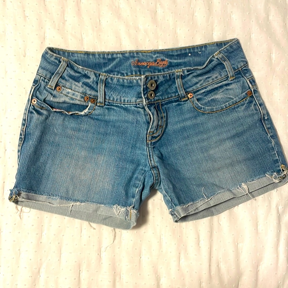 Casual light wash denim shorts